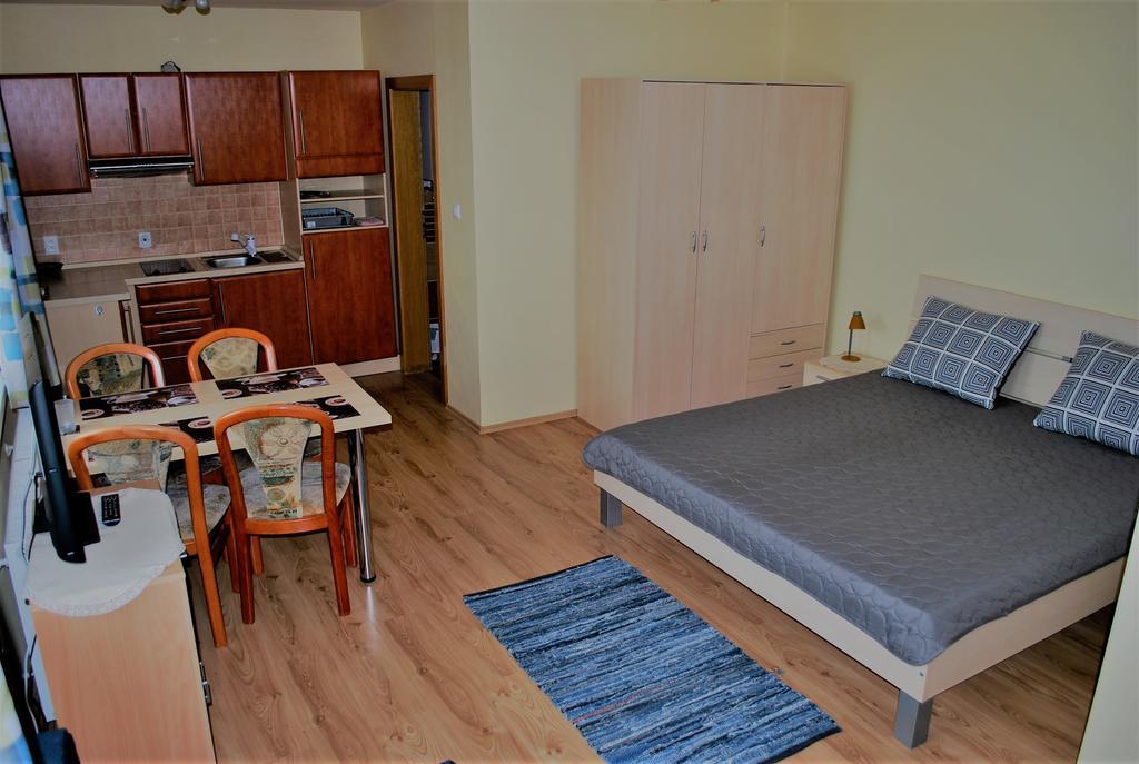 Beska Apartment Besenova Bagian luar foto